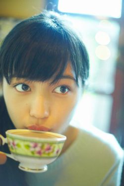 跟同事出差做愛18p